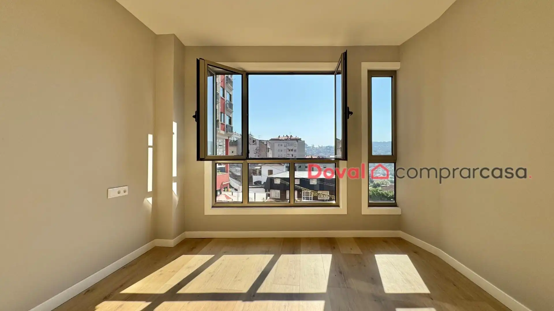 Bedroom of Flat for sale in Vigo   with Heating