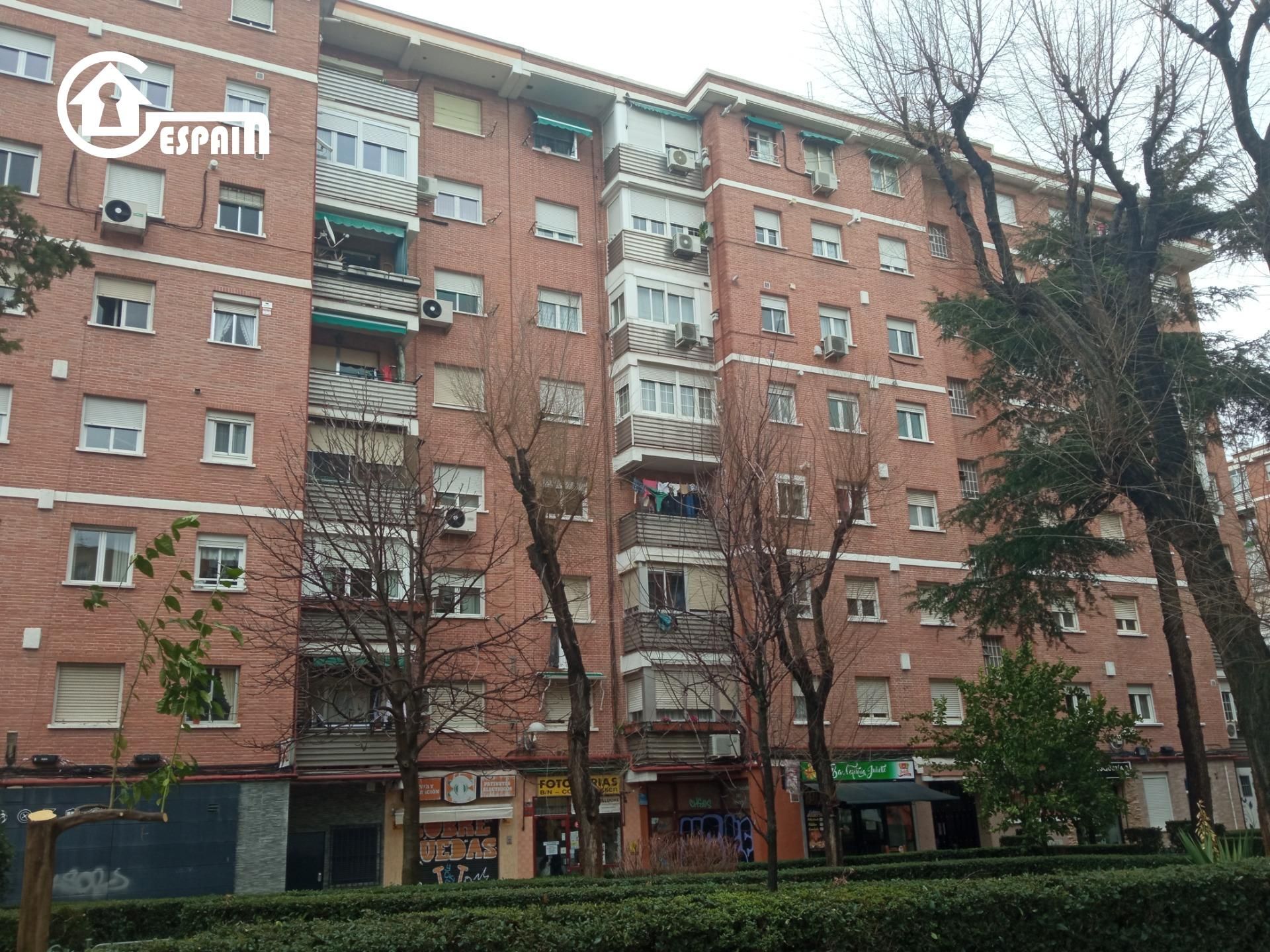 Piso en venta en Calle ILLESCAS, Aluche, Latina