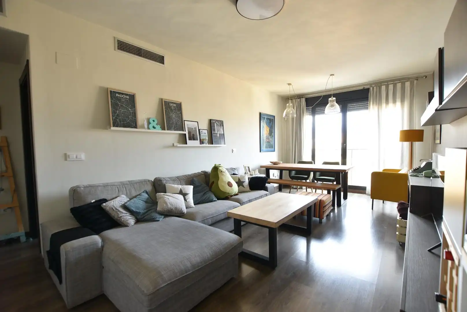Living room of Flat for rent in Granada  with Air Conditioner, Heating and Furnished