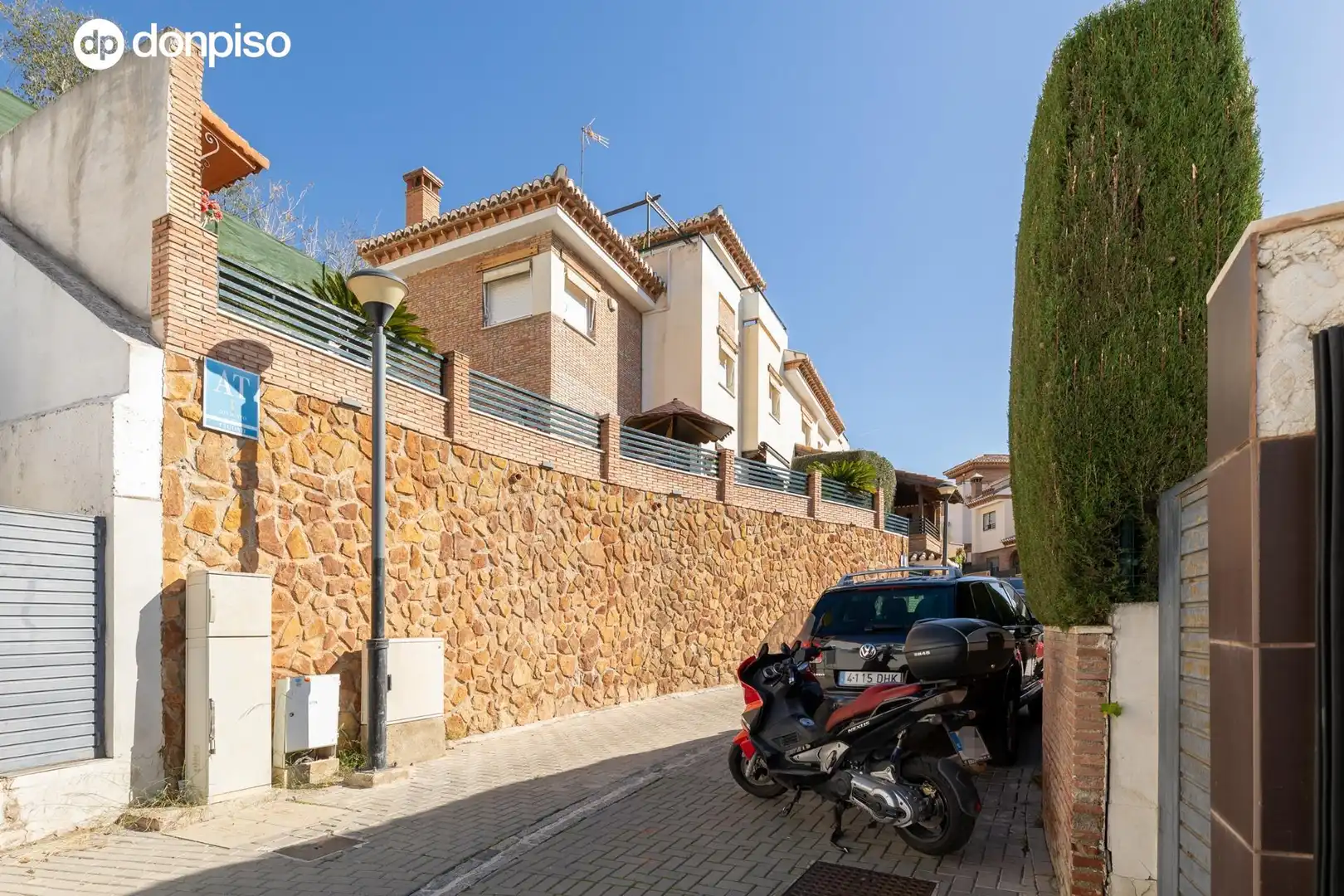 Vista exterior de Casa o chalet en venta en Granada con Jardín privado, Terraza y Piscina