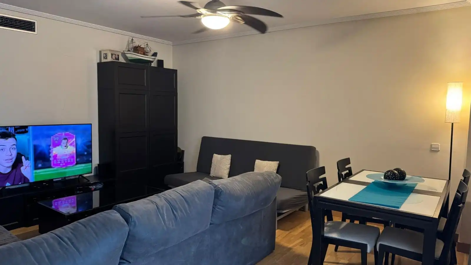 Living room of Flat for sale in Tres Cantos  with Heating, Parquet flooring and Terrace