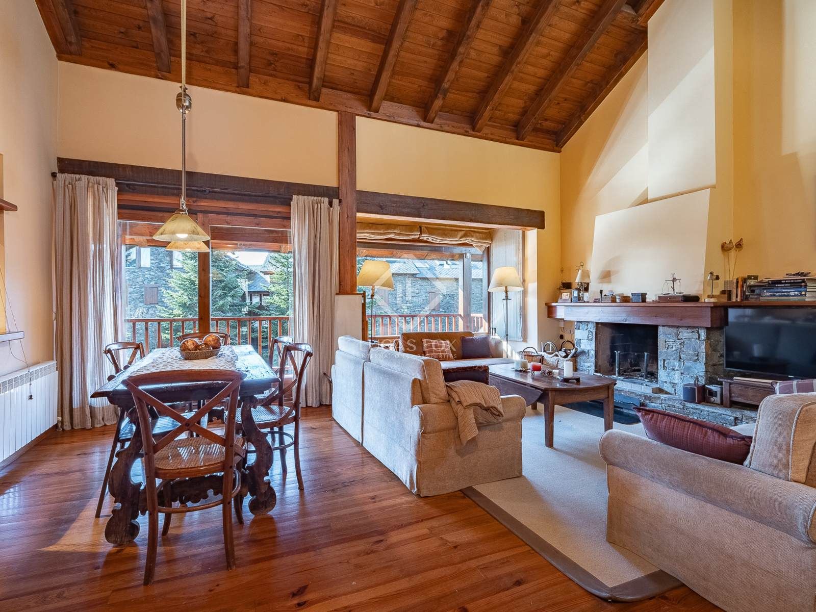 Sala d'estar de Casa o xalet en venda en Fontanals de Cerdanya amb Calefacció, Terrassa i Traster