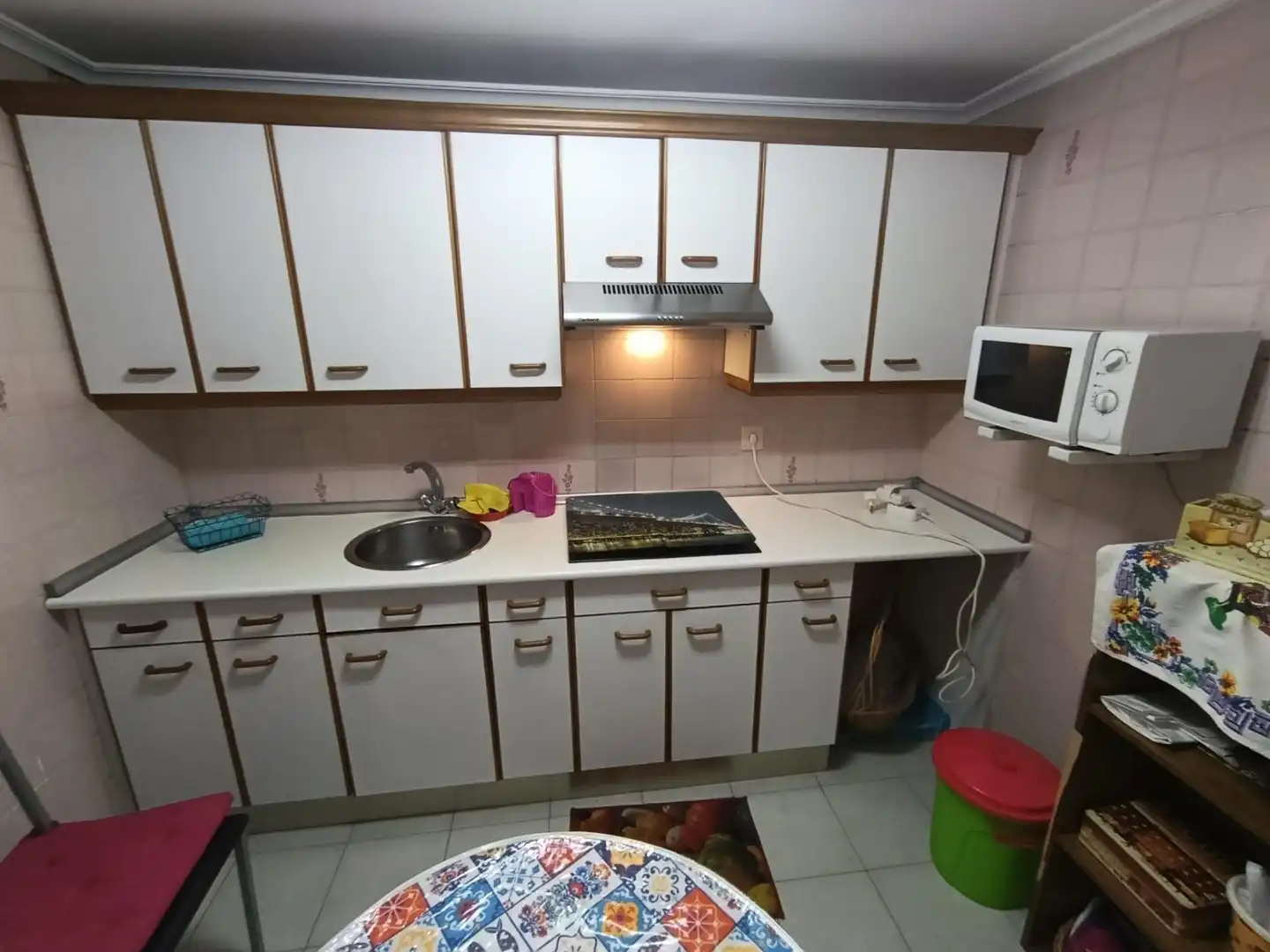 Cuina de Apartament de lloguer en Avilés amb Calefacció i Moblat