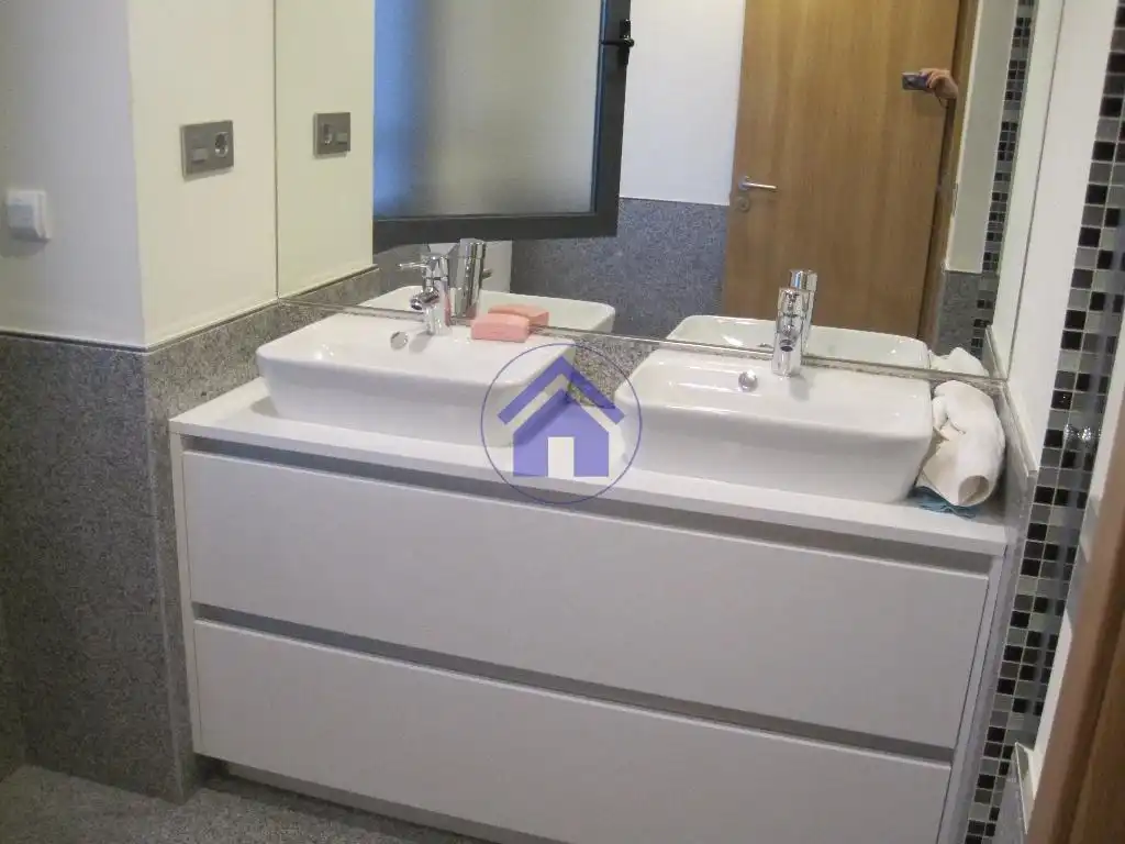 Bany de Apartament de lloguer en Vigo  amb Calefacció, Parquet i Traster