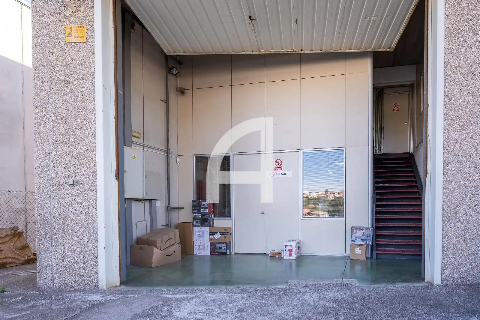 Nau industrial en venda en El Papiol amb Alarma