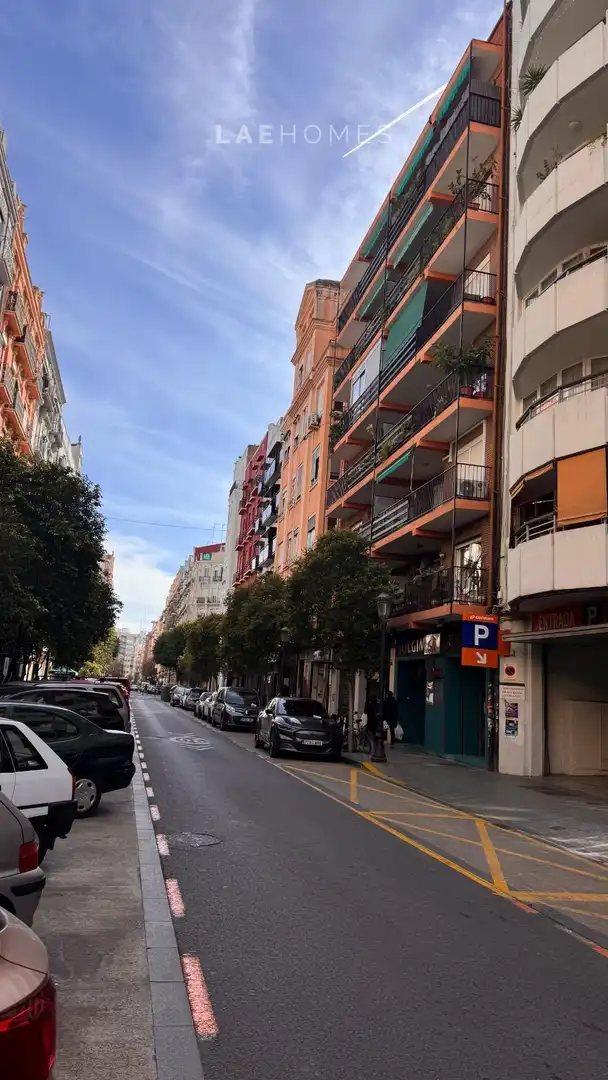 Vista exterior de Pis en venda en Valencia amb Aire condicionat, Terrassa i Moblat