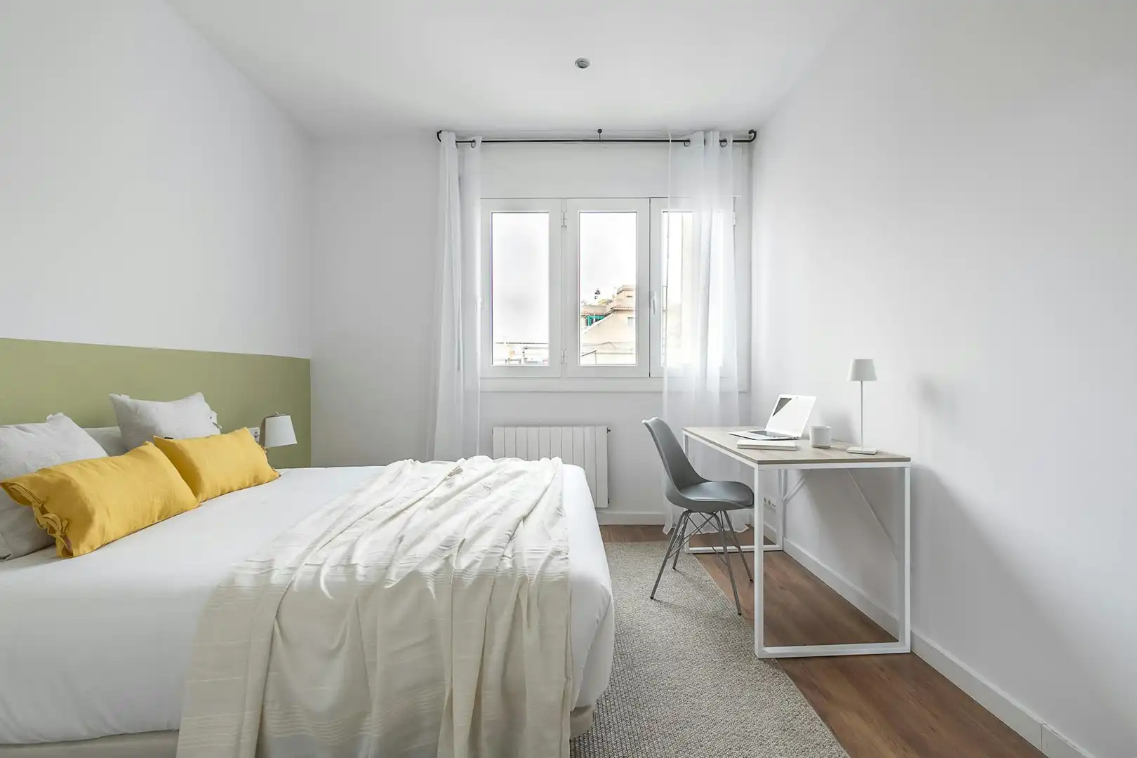 Dormitori de Pis per a compartir en  Barcelona Capital amb Calefacció, Moblat i Rentadora