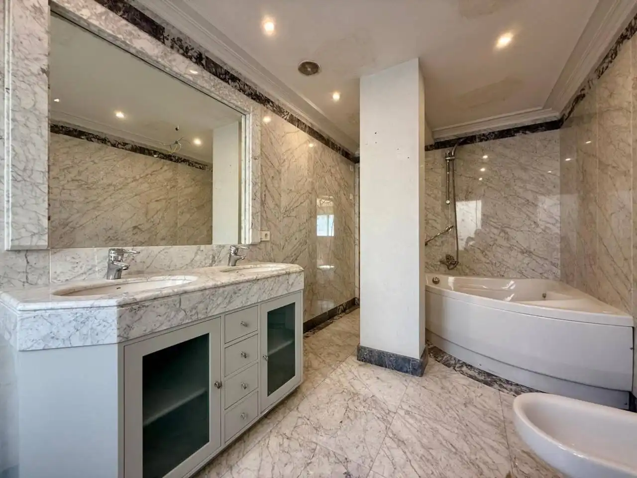 Baño de Piso en venta en Burgos con Calefacción, Parquet y Terraza