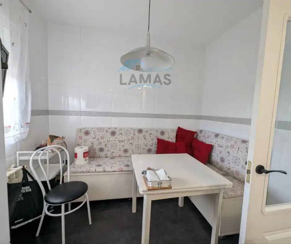 Esszimmer von Einfamilien-Reihenhaus zum Verkauf in Navalmoral de la Mata mit Klimaanlage, Heizung und Terrasse