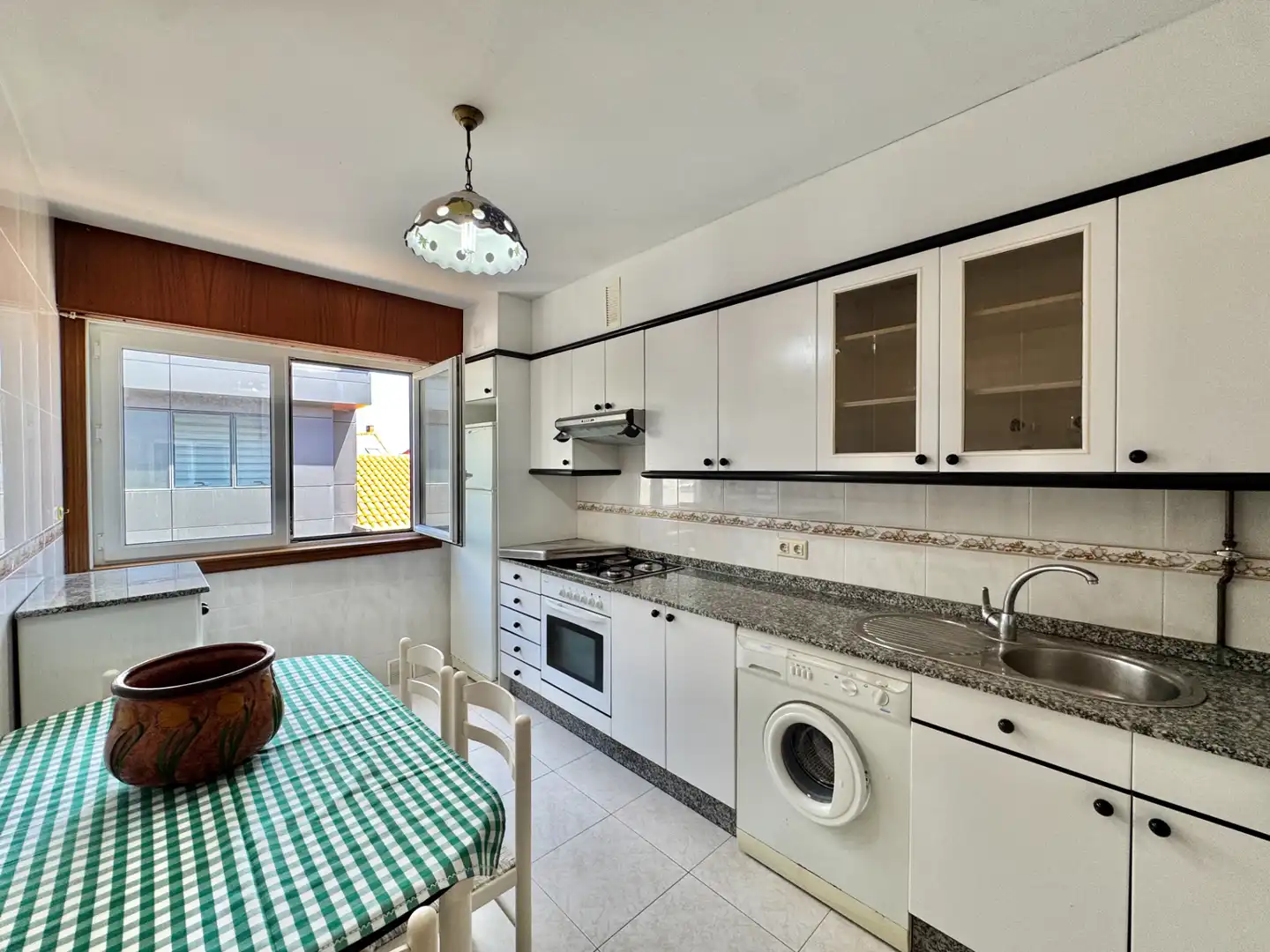 Cocina de Piso en venta en Arteixo con Parquet, Amueblado y Horno