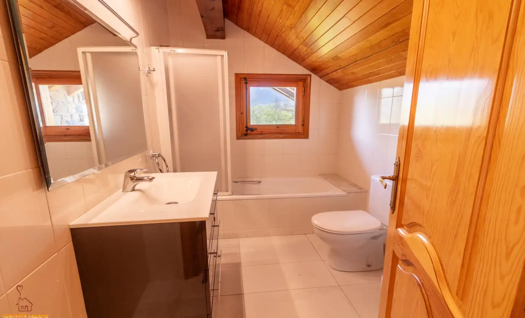 Bany de Casa o xalet en venda en Llívia amb Calefacció, Jardí privat i Parquet