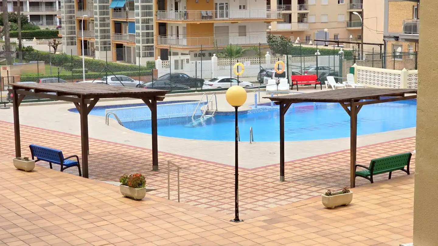 Piscina de Apartament en venda en Gandia amb Aire condicionat, Terrassa i Moblat