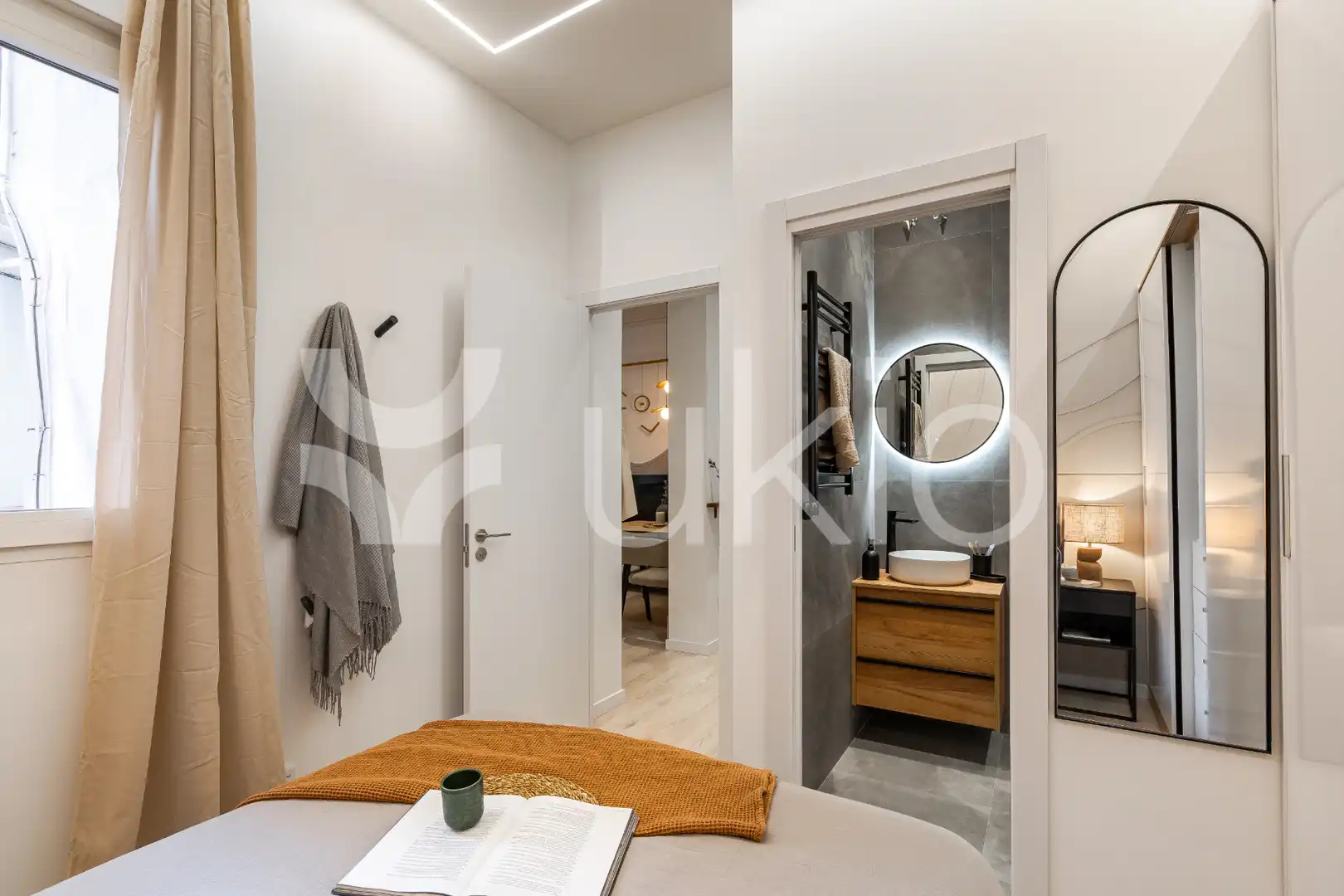Dormitori de Apartament de lloguer en Madrid amb Aire condicionat, Calefacció i Moblat