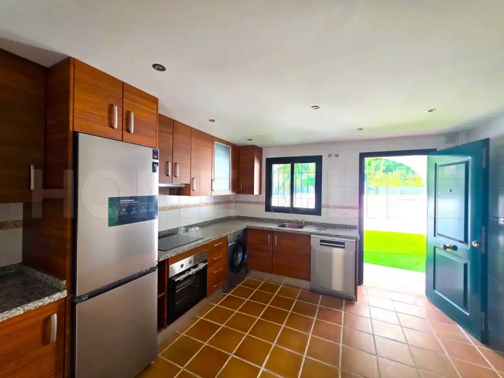 Cocina de Casa o chalet en venta en Manilva con Jardín privado, Terraza y Piscina