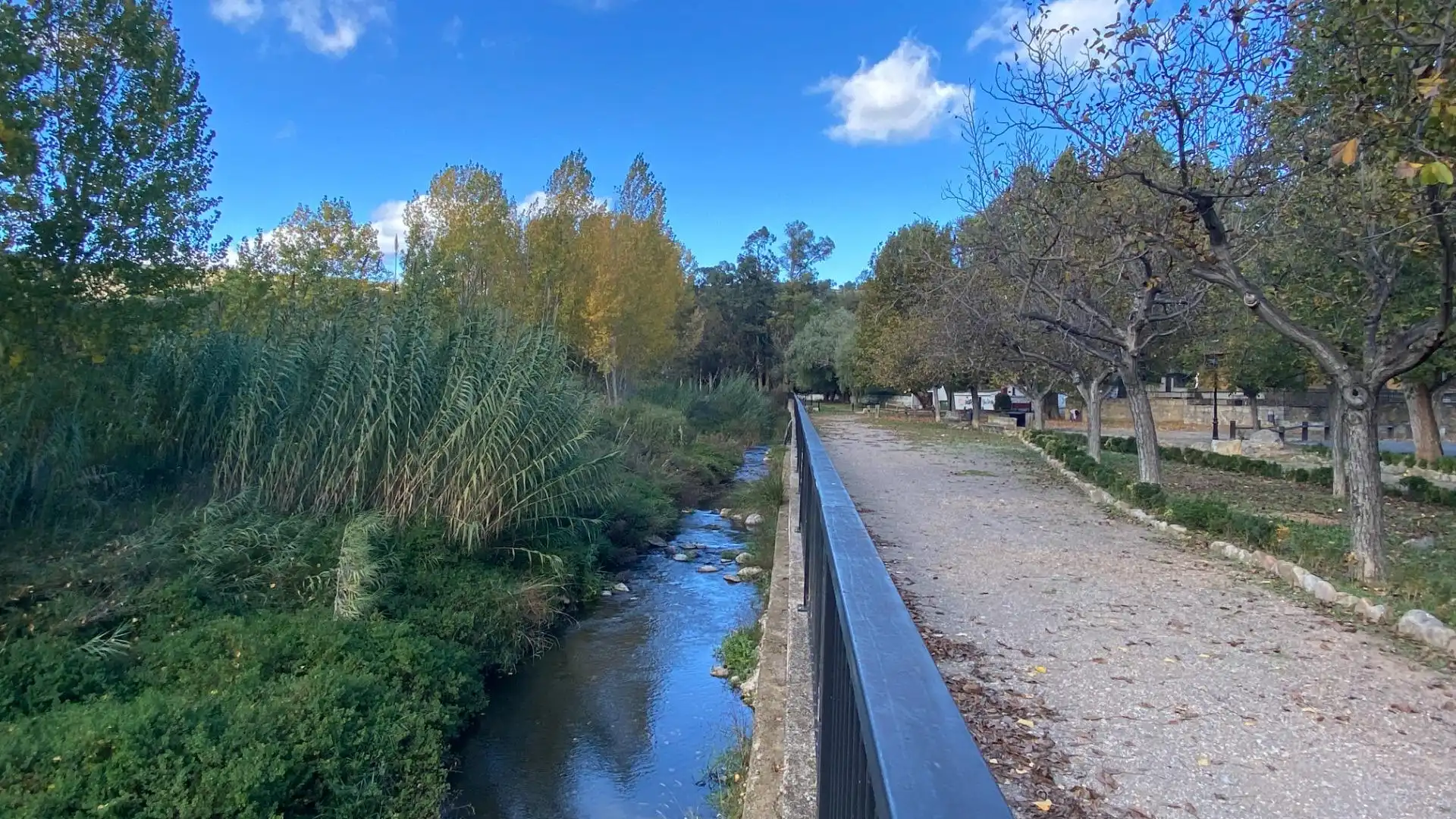 Außenansicht von Einfamilien-Reihenhaus zum Verkauf in Jérica