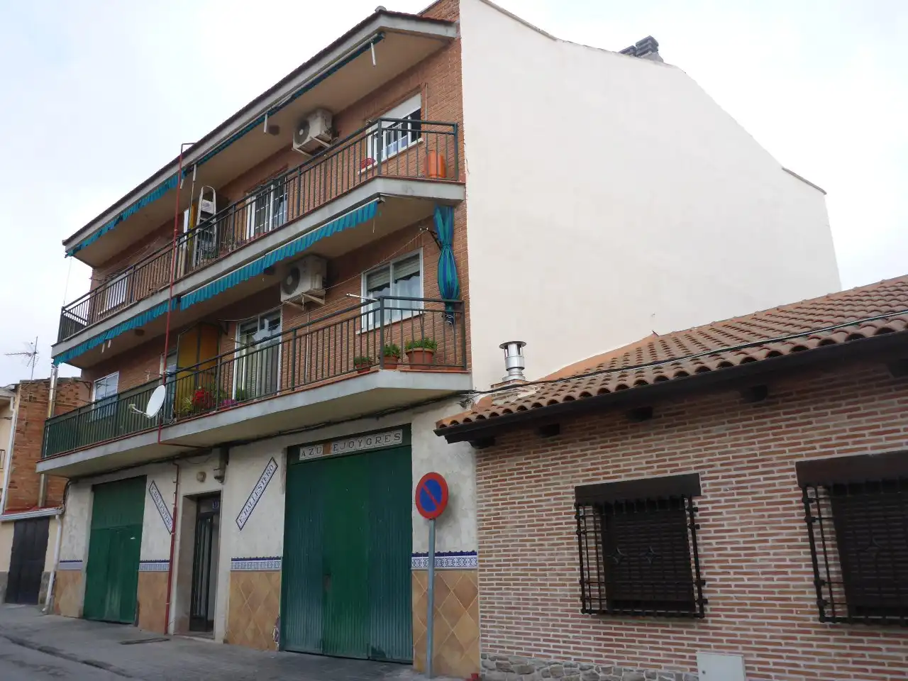 Vista exterior de Piso en venta en Paracuellos de Jarama
