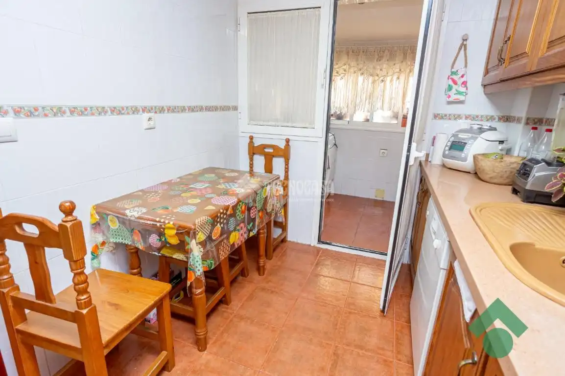 Cuina de Casa adosada en venda en San Bernabé