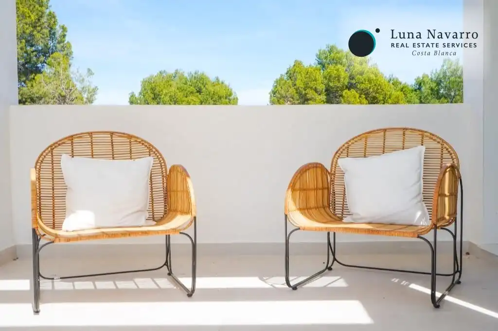 Houses for sale in Carrer Praga, Golf Bahía