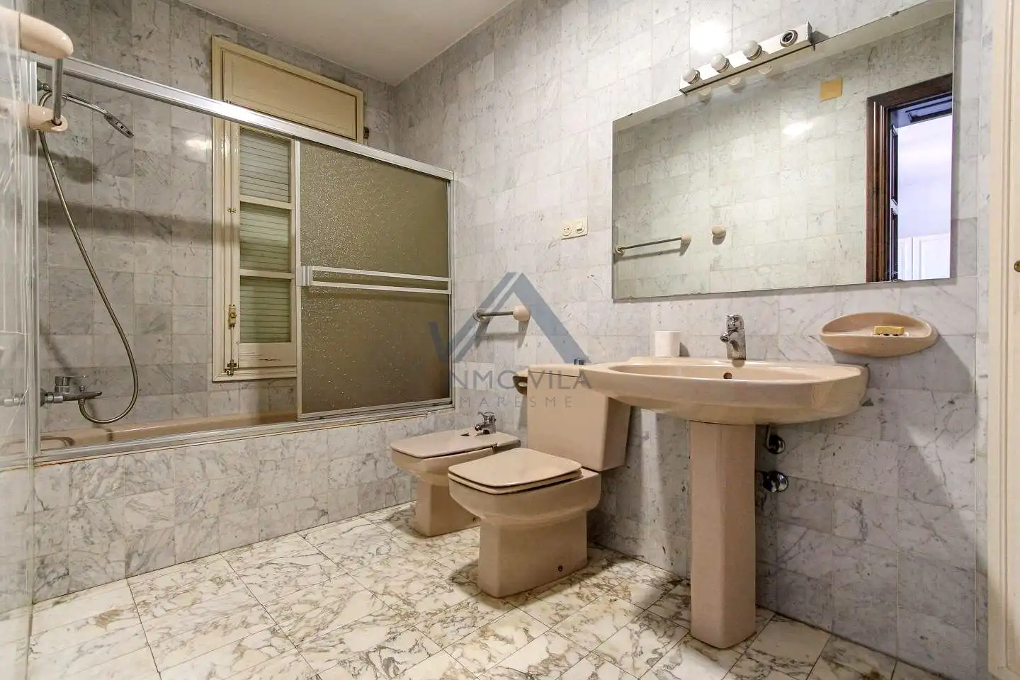 Bany de Casa o xalet en venda en Montornès del Vallès amb Jardí privat, Terrassa i Piscina