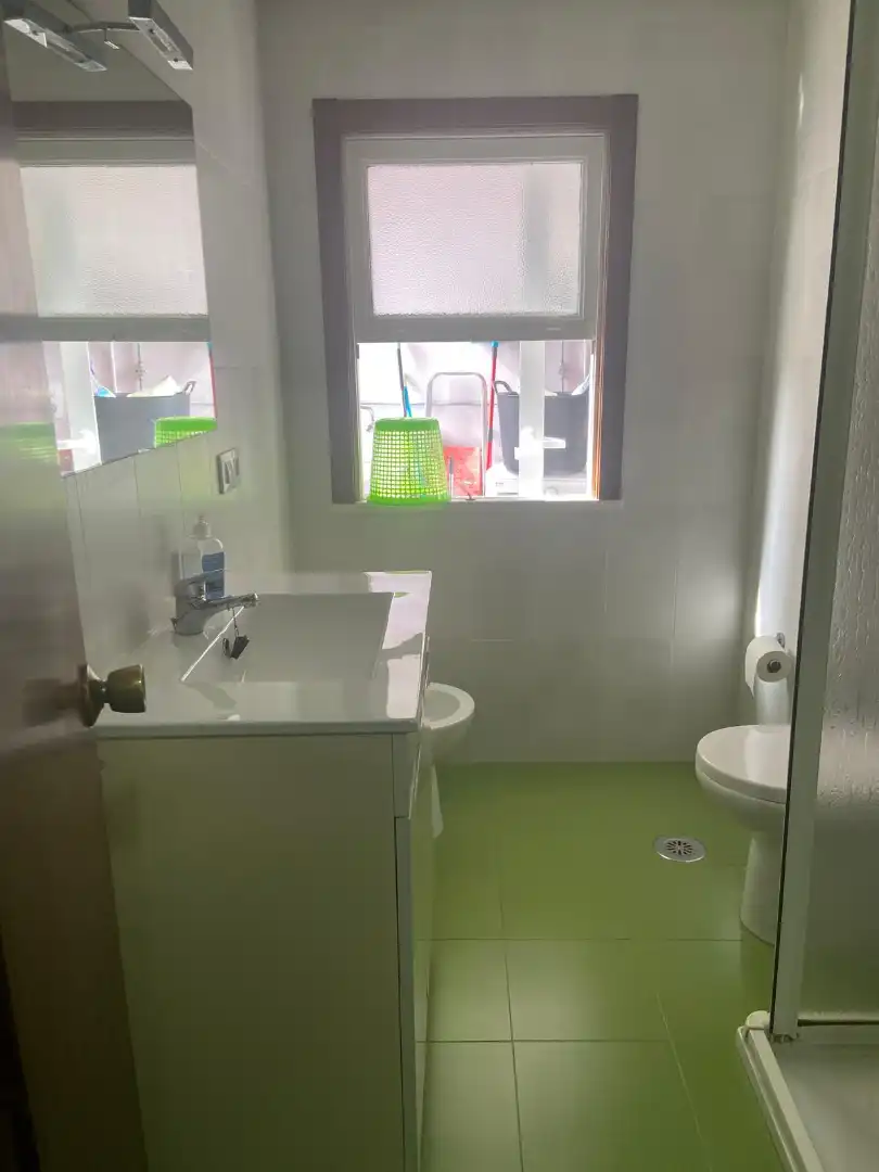 Bathroom of Flat for rent in Cangas   with Terrace, Furnished and Oven