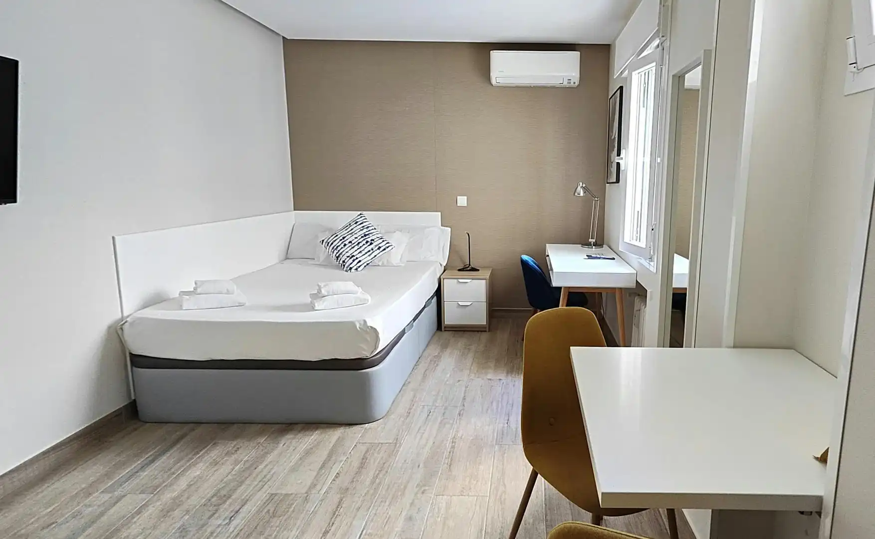 Schlafzimmer von Wohnung zur Miete in Madrid mit Klimaanlage, Heizung und Möbliert