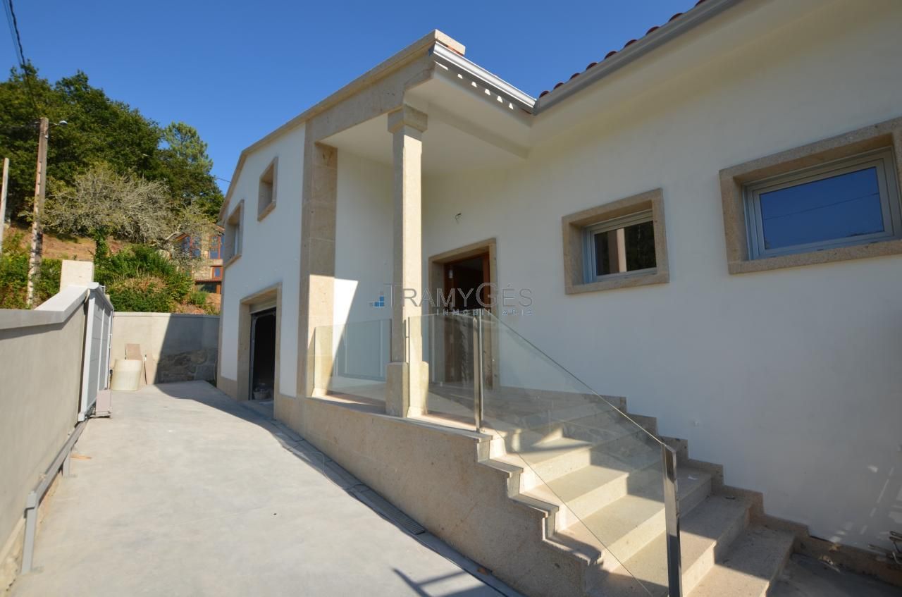 Vista exterior de Casa o xalet en venda en Tomiño amb Calefacció, Jardí privat i Terrassa