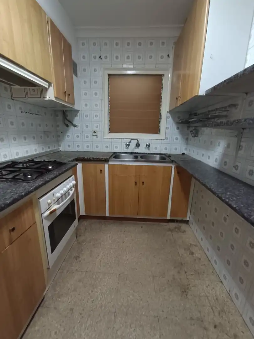 Cocina de Piso de alquiler en Girona con Calefacción, Terraza y Amueblado