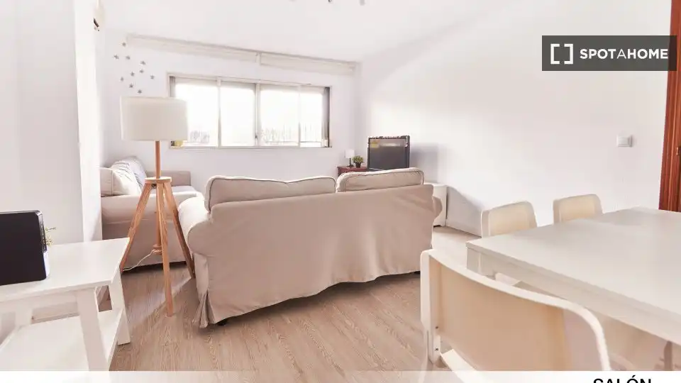 Living room of Flat for rent in Sevilla  with Air Conditioner, Heating and Furnished
