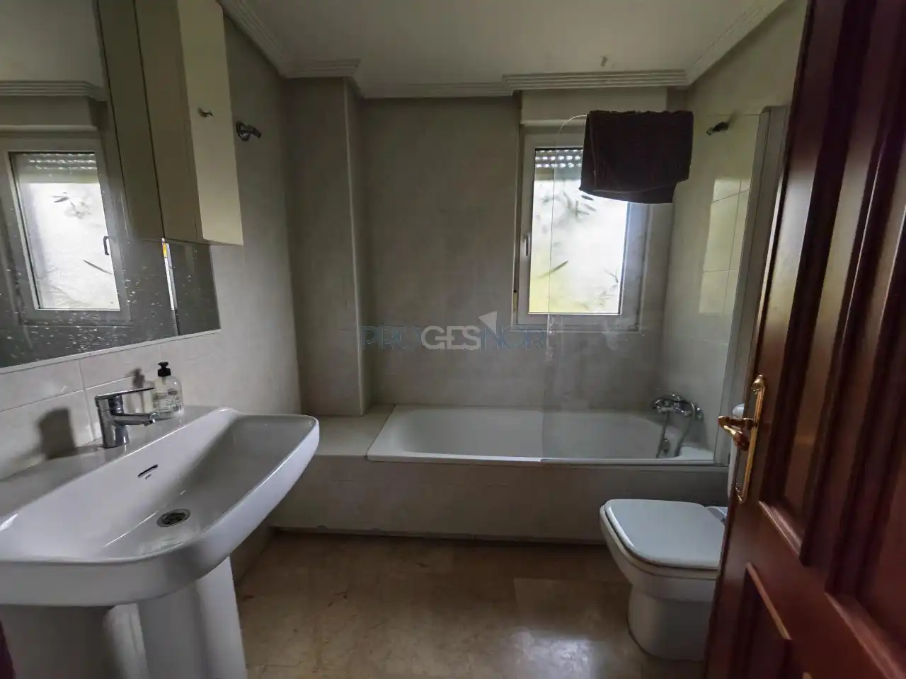 Baño de Casa o chalet en venta en Sariegos con Calefacción, Jardín privado y Terraza