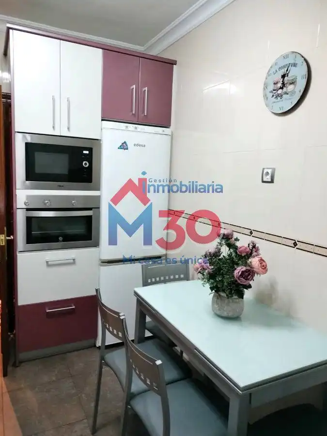 Cuina de Apartament en venda en Miranda de Ebro amb Calefacció, Parquet i Moblat