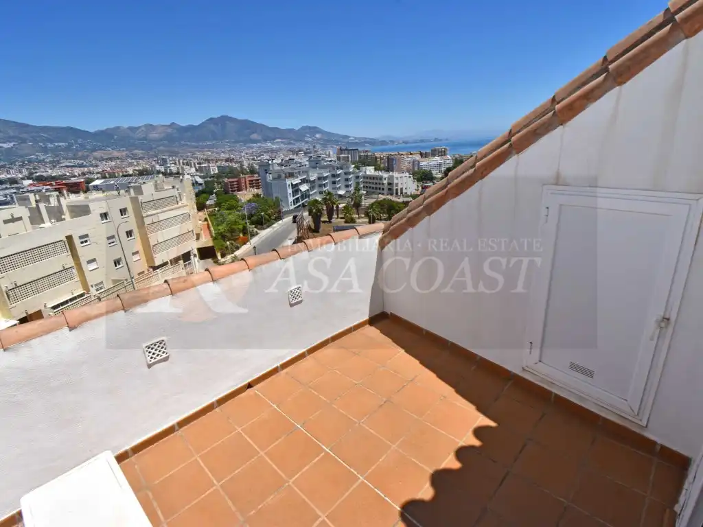 Exterior view of Attic for sale in Fuengirola  with Air Conditioner, Private garden and Terrace