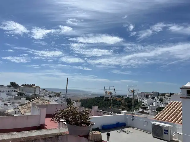 Vista exterior de Casa adosada en venta en Vejer de la Frontera con Terraza, Amueblado y Balcón