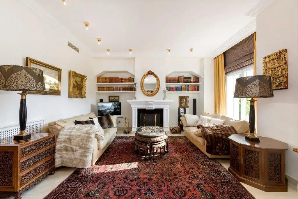 Sala de estar de Casa o chalet en venta en Benahavís con Aire acondicionado, Calefacción y Terraza