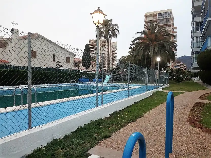 Piscina de Apartament de lloguer en Benicasim / Benicàssim amb Terrassa, Moblat i Es permeten mascotes