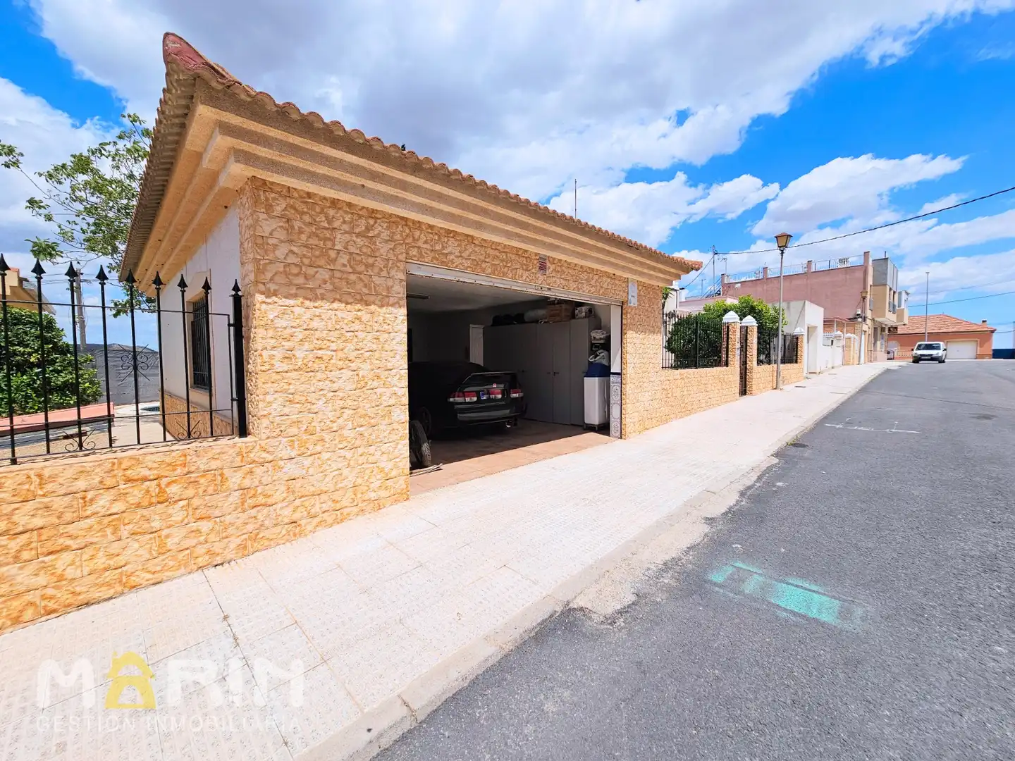 Vista exterior de Casa o xalet en venda en Cartagena amb Aire condicionat, Jardí privat i Terrassa