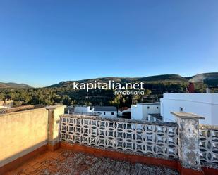 Vista exterior de Casa o xalet en venda en Agullent amb Jardí privat, Terrassa i Balcó