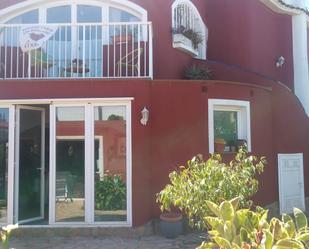 Vista exterior de Casa o xalet en venda en Dénia amb Jardí privat, Terrassa i Traster