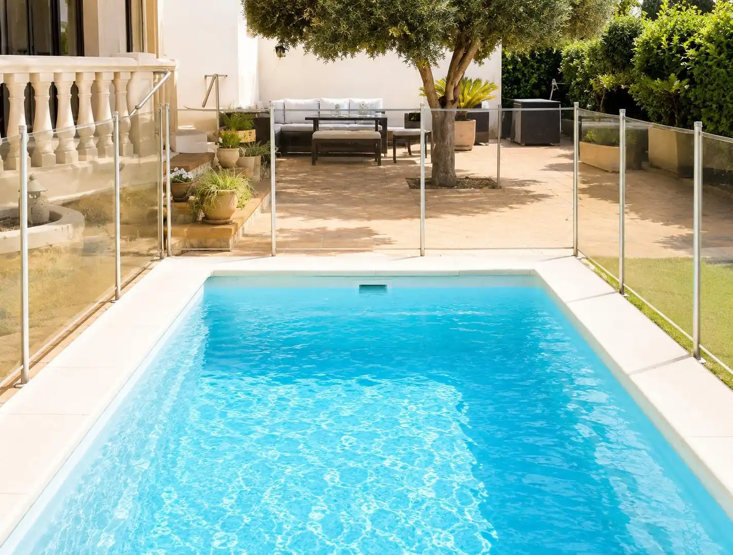 Schwimmbecken von Erdgeschoss zum Verkauf in  Palma de Mallorca mit Klimaanlage, Privatgarten und Abstellraum