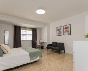 Dormitori de Apartament per a compartir en  Valencia Capital amb Moblat, Forn i Rentadora