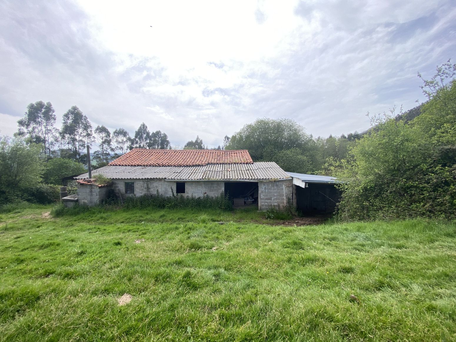 Casa o xalet en venda en Los Corrales de Buelna  amb Jardí privat