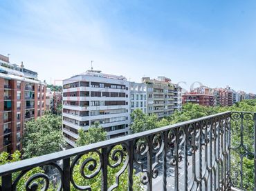 Wohnung mit Balkon zum Verkauf in Avenida del Paral·lel