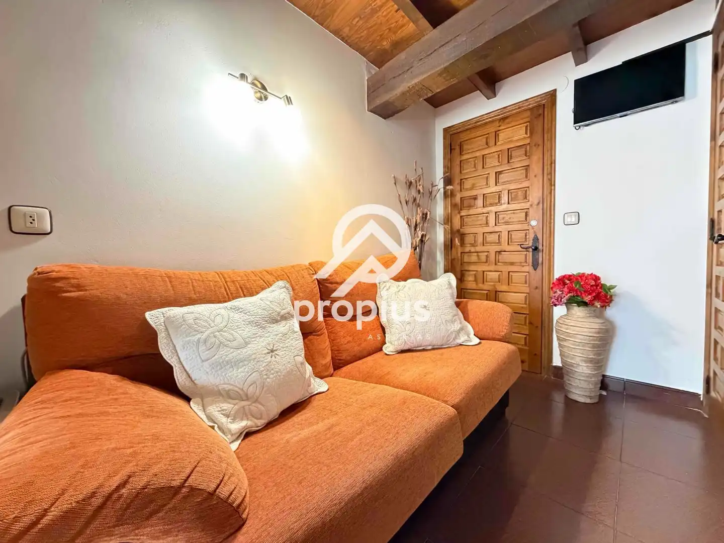 Sala de estar de Casa adosada en venta en Llanes con Calefacción, Trastero y Amueblado
