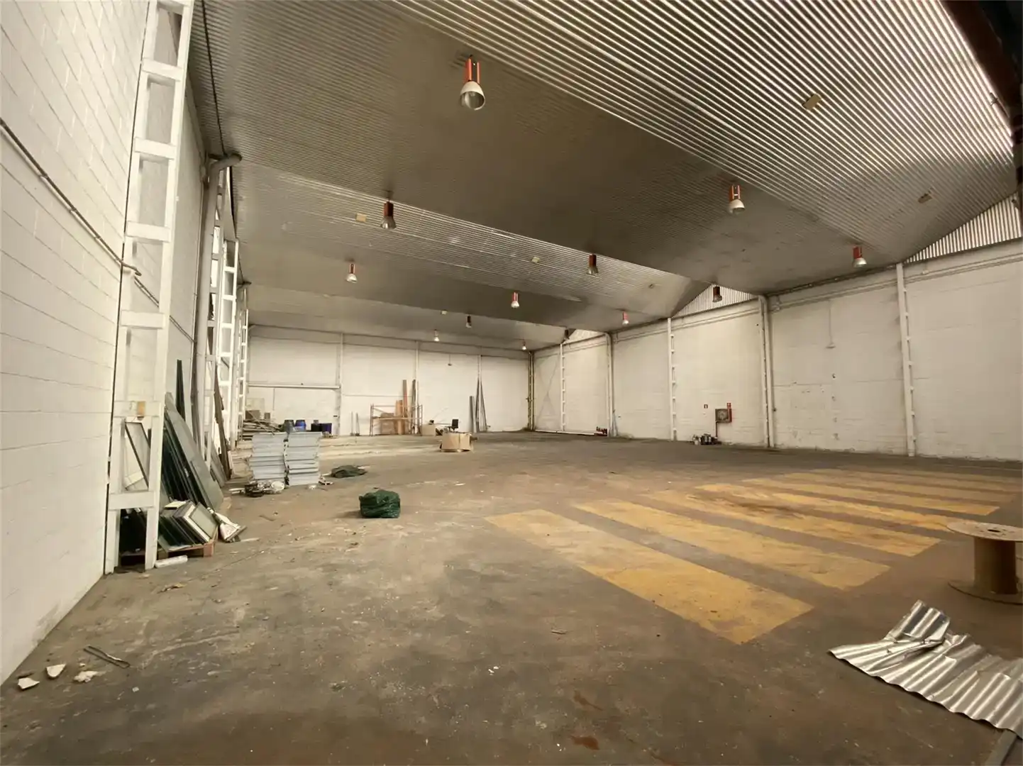 Fabrikhallen zur Miete in Narón