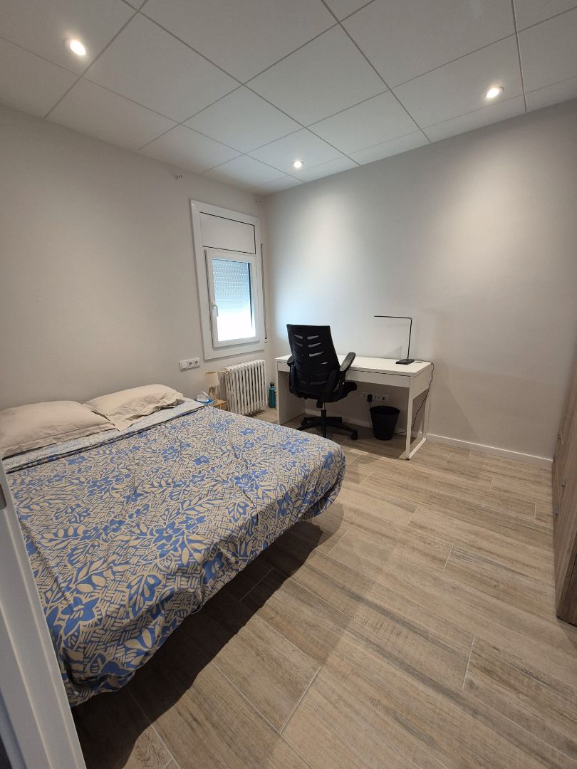 Bedroom of Flat to rent in Vic  with Heating, Furnished and Balcony
