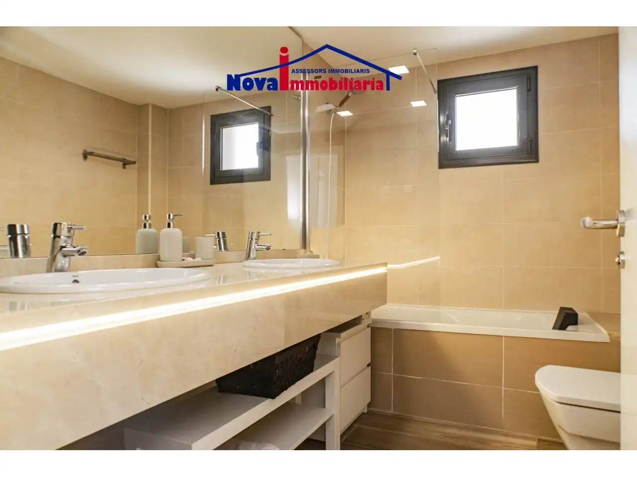 Badezimmer von Haus oder Chalet zum Verkauf in Sant Esteve Sesrovires mit Klimaanlage, Heizung und Privatgarten