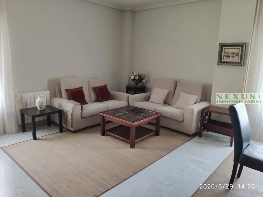 Sala d'estar de Pis de lloguer en Cáceres amb Aire condicionat, Calefacció i Moblat