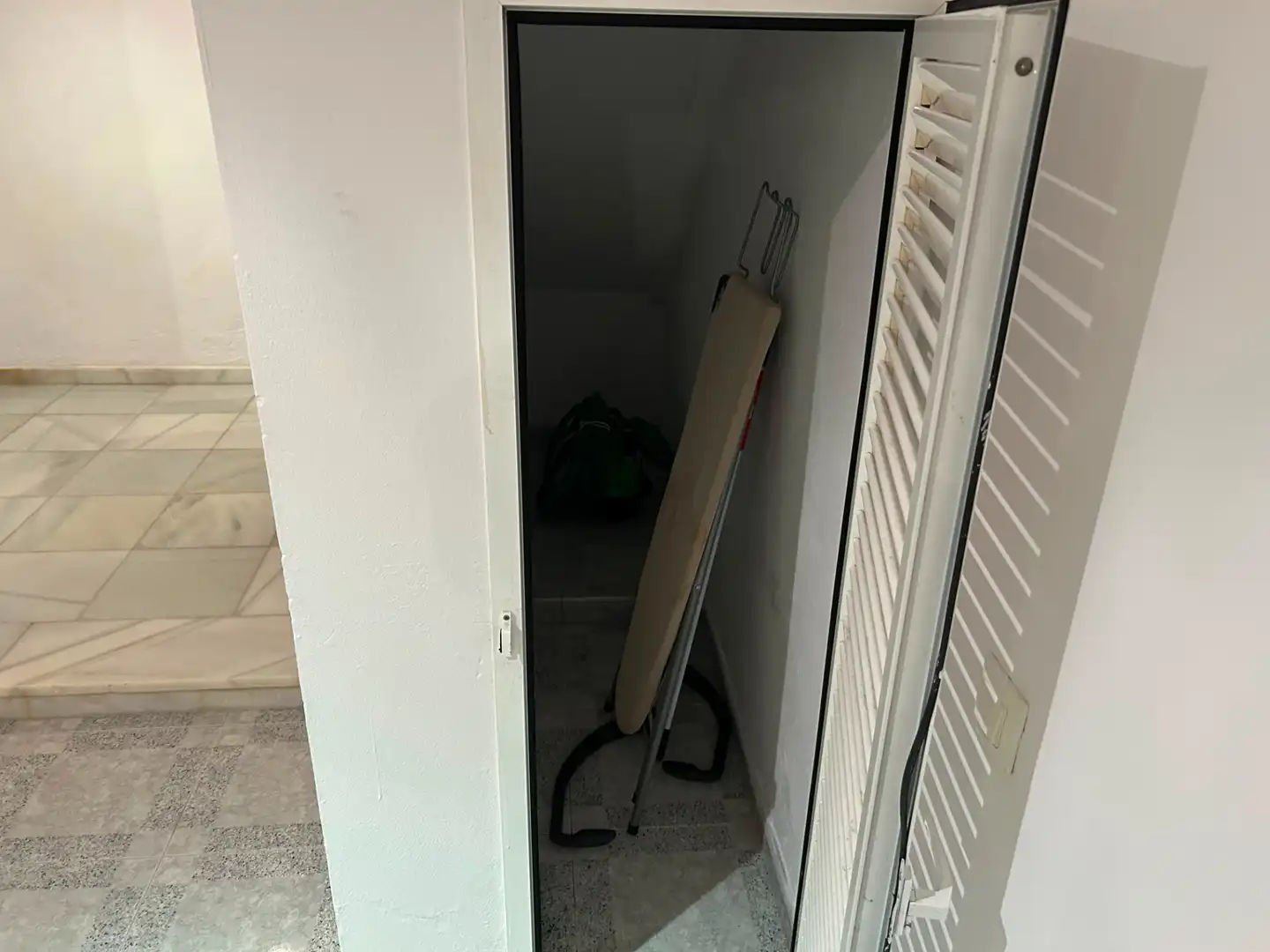 Apartamento de alquiler en Algeciras con Calefacción, Terraza y Amueblado