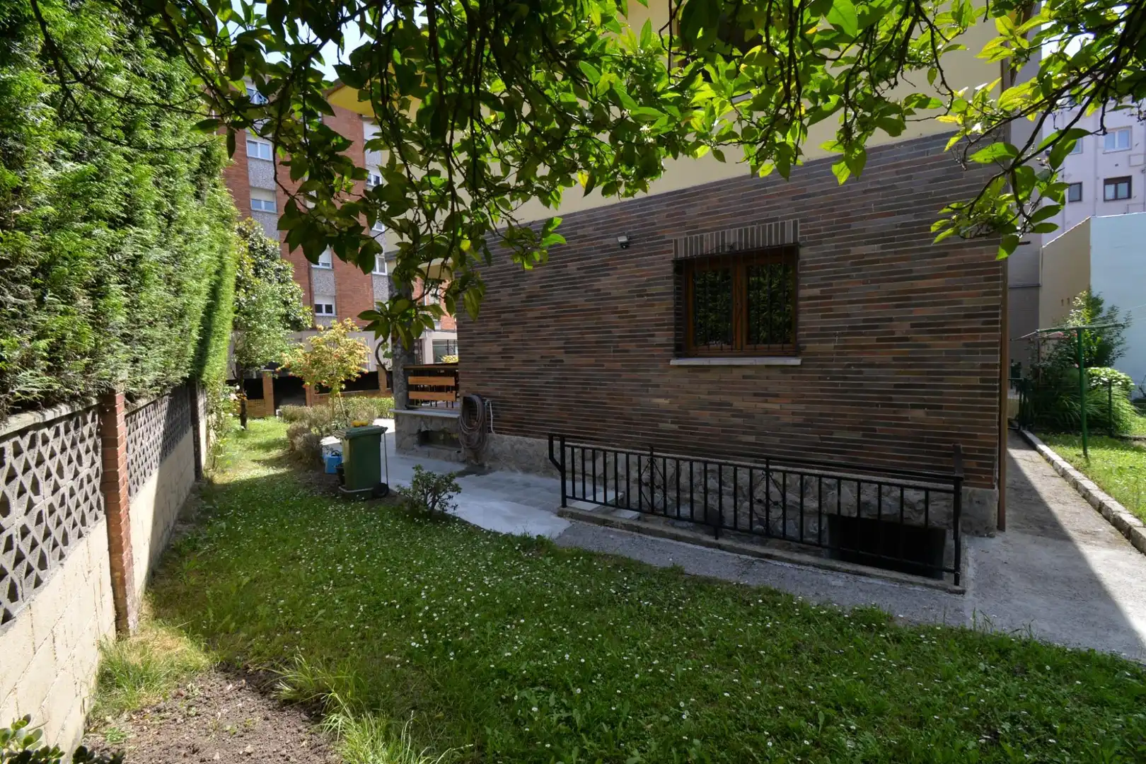 Außenansicht von Haus oder Chalet zur Miete in Oviedo  mit Abstellraum