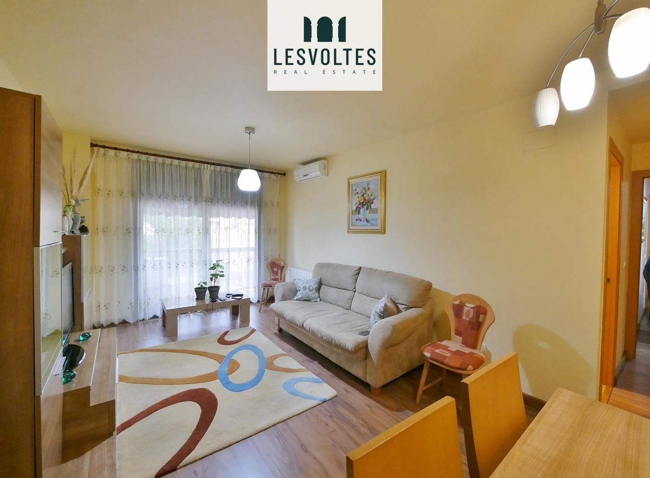 Living room of Flat for sale in La Bisbal d'Empordà  with Air Conditioner, Heating and Parquet flooring