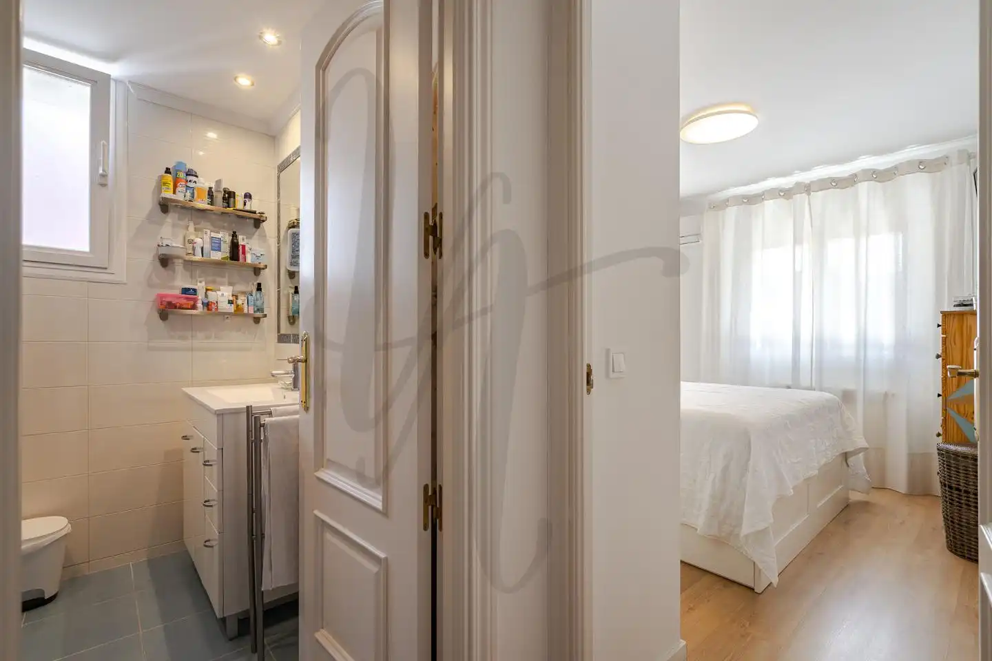 Flat for sale in Carril Del Conde, Canillas